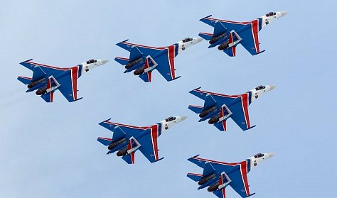 «Русские витязи» в оренбургском небе